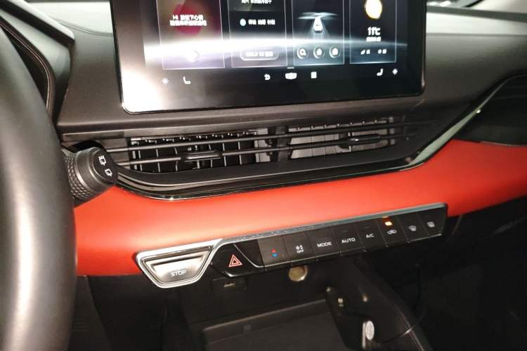 Used Geely Auto Emgrand S 2021 1.4T CVT Prestige Edition Audio And AC Panel