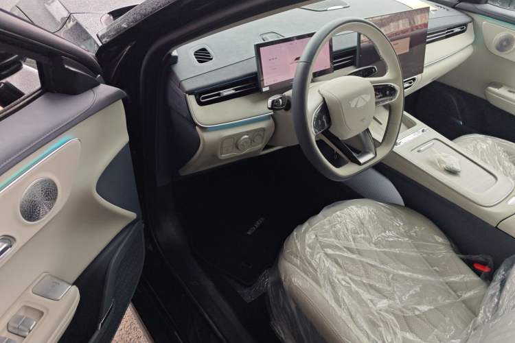 Used Fengyun A8L 2025 1.5 TGDI 145 km Luxury Version Interior 3