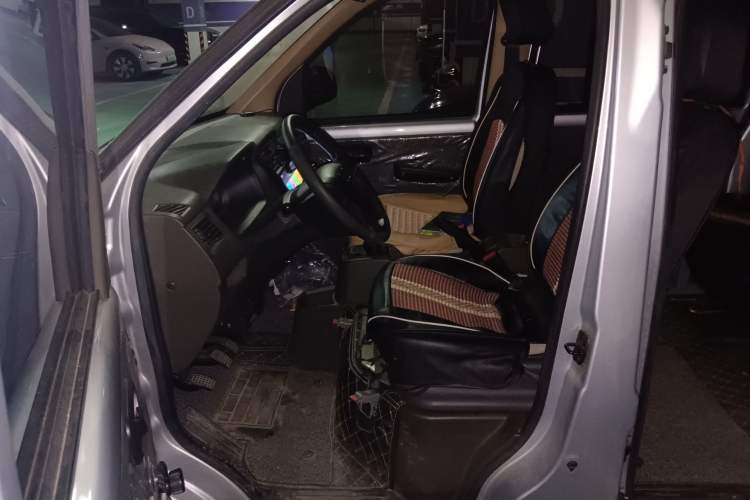 Used Wuling Rongguang V 2019 1.2L Van Utility Model
