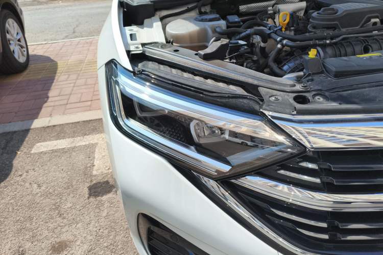 Used Volkswagen Sagitar 2023 300TSI DSG Excellence Edition Right Front Headlight