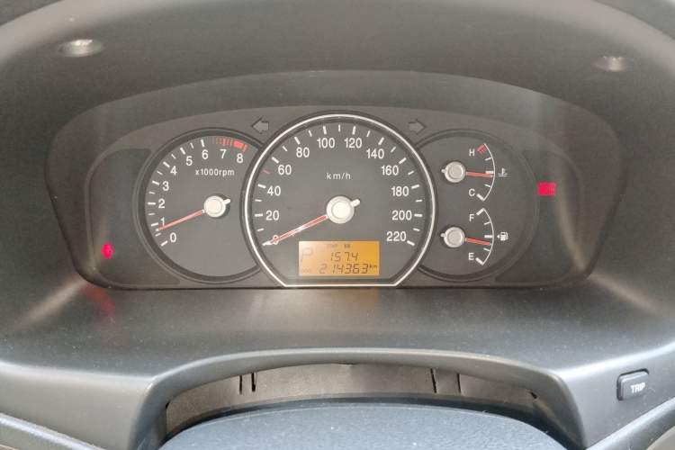 Used Kia Carens 2011 2.0L 7-Seater Automatic Standard Edition
