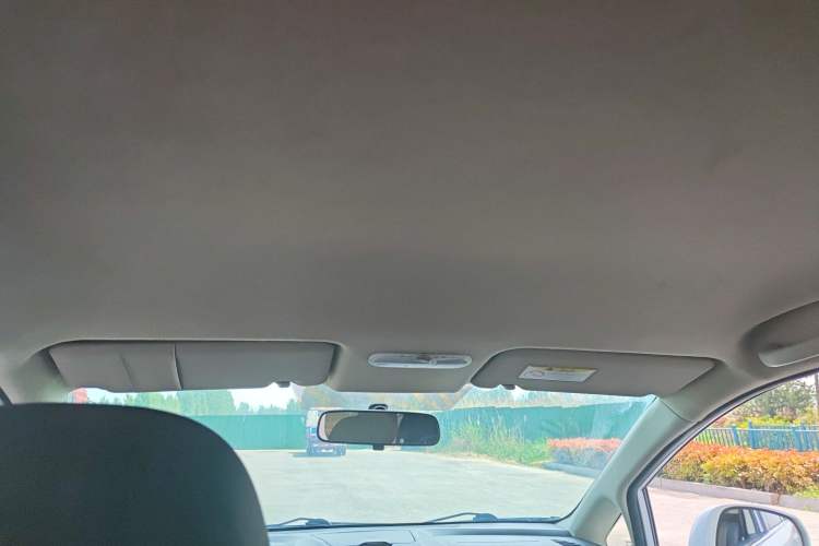 Used Venucia R50 2013 1.6L Manual Fashion Edition Headliner