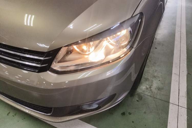 Used Volkswagen Touran 2015 1.4T DSG Comfort Edition 5 Seats Left Front Headlight