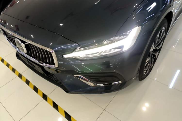 Used Volvo V60 2024 B5 Zhiyuan Luxury Edition
