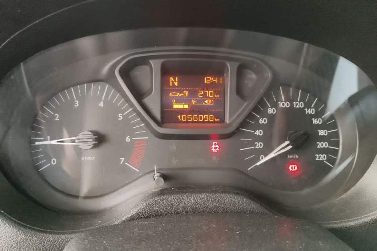 Used Citroen Elysee 2016 1.6L Automatic Fashion Model Odometer Close Up