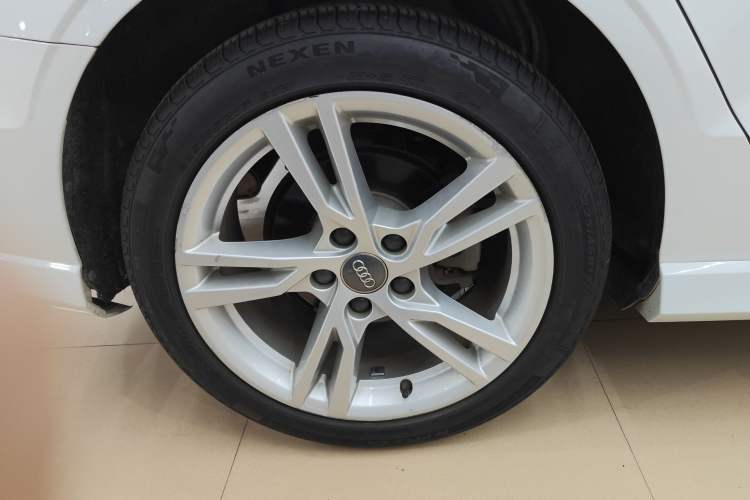 Used Audi A3 2020 Limousine 35 TFSI Fashion Edition China VI Emission Standard Right Rear Wheel Hub