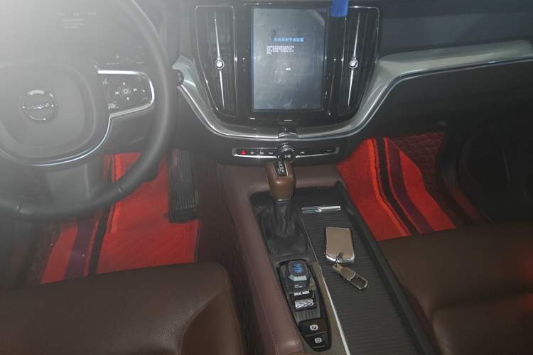 Used Volvo XC60 2019 T5 4x4 Zhiyuan Edition China VI Standard
