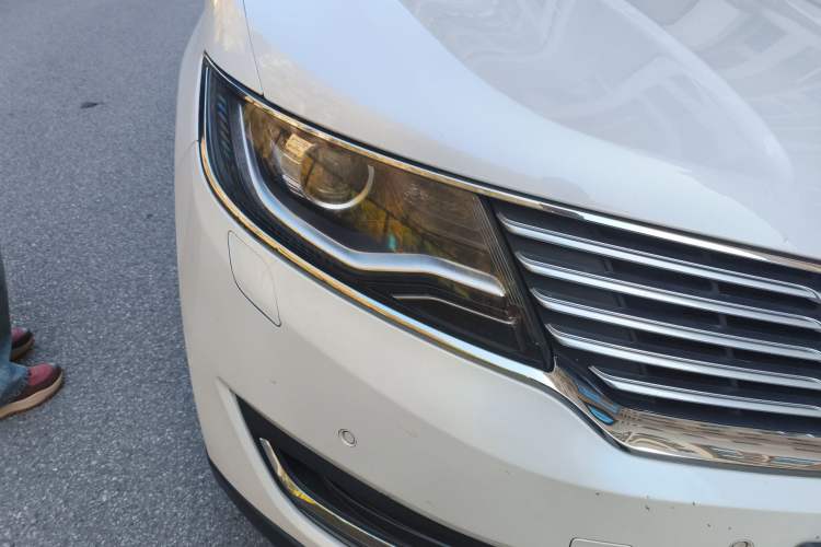 Used Lincoln MKX 2018 2.0T Four-Wheel Drive Zunya Edition Right Front Headlight