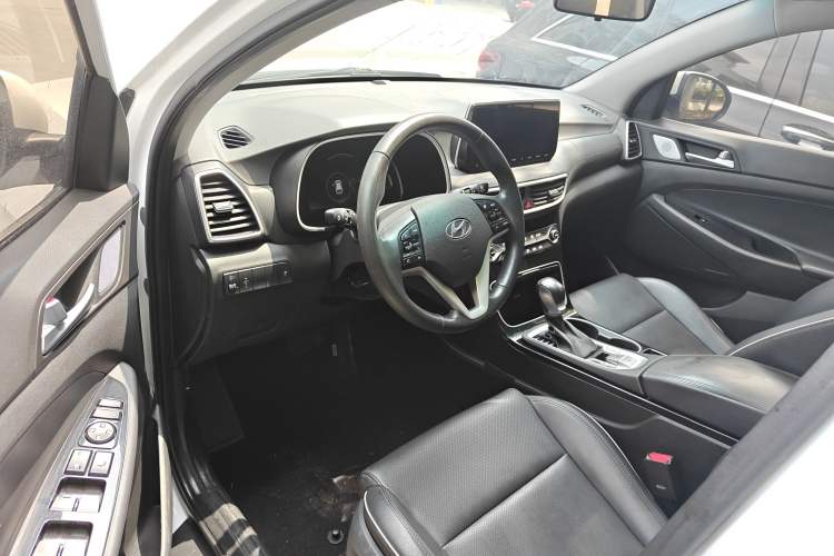 Used Hyundai Tucson 2019 280TGDi Dual-Clutch Two-Wheel Drive Fashion Edition China VI Standard
