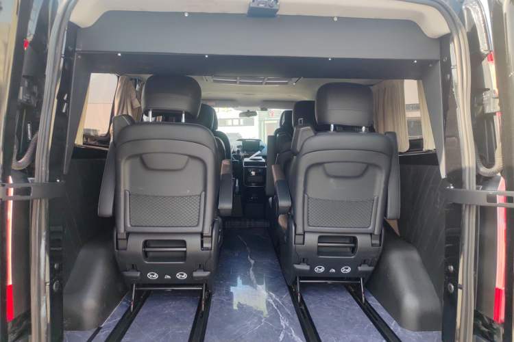 Used Ford Transit 2019 2.0T Diesel Multi-Purpose Commercial Vehicle Short Wheelbase Low Roof 6-Seater China VI Standard