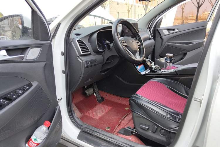 Used Hyundai Tucson 2019 280TGDi Dual-Clutch Two-Wheel Drive Fashion Edition China VI Standard
