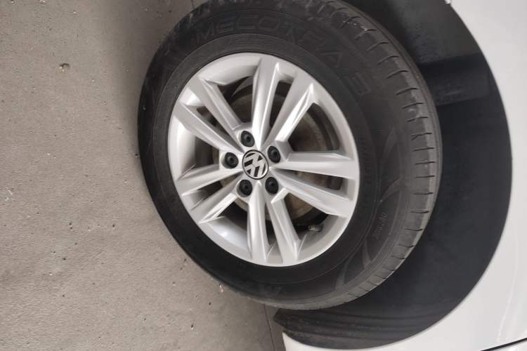 Used Volkswagen Santana 2019 1.5L Manual Fashion Edition China VI Standard Right Rear Wheel Hub
