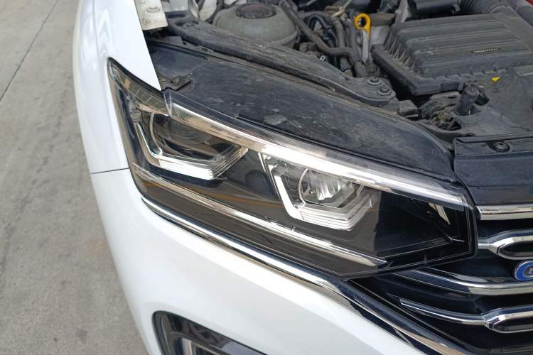 Used Volkswagen Tayron GTE Plug-in Hybrid 2020 1.4T Luxury Model Right Front Headlight