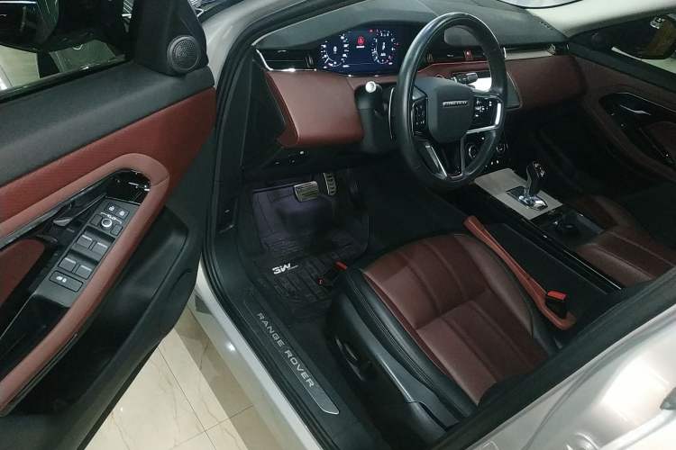 Used Land Rover Range Rover Evoque 2021 Range Rover Velar 249 PS R-Dynamic S Performance Edition
