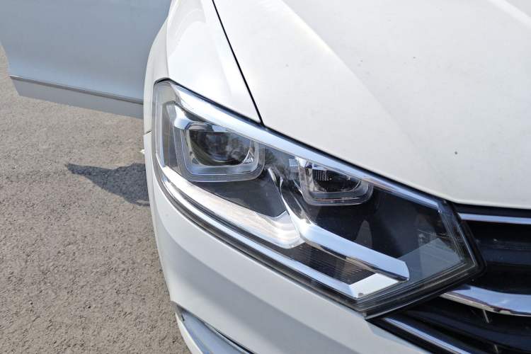 Used Volkswagen Bora 2018 1.5L Automatic Comfort Model Right Front Headlight