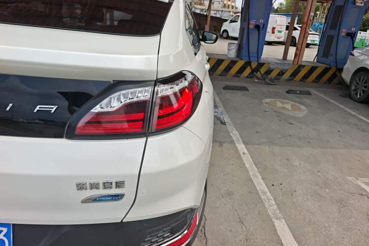 Used Venucia T90 2017 2.0L CVT Smart Edition Right Rear Taillight