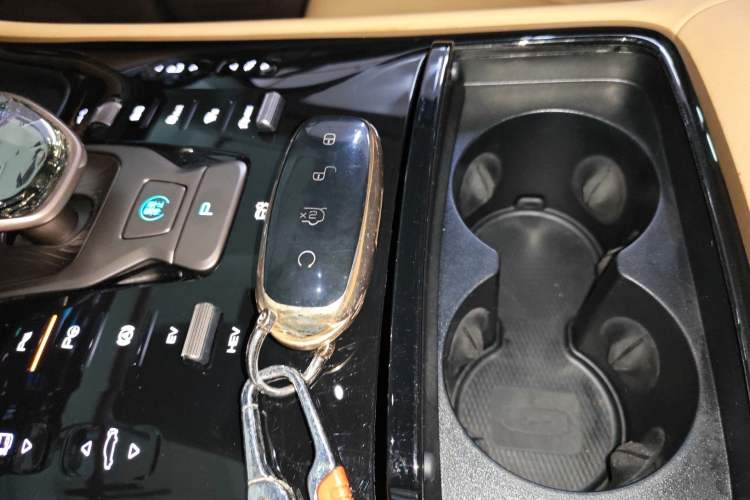 Used Denza D9 2022 DM-i 970 Four-Wheel Drive Flagship Model
