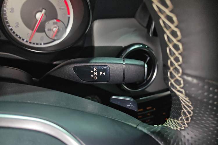 Used Mercedes-Benz GLA 2016 GLA 220 4MATIC Fashion Edition Gear Lever