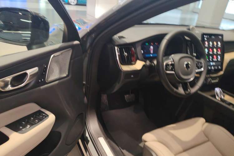 Used Volvo XC60 2026 B5 4x4 SmartDrive Sport Edition