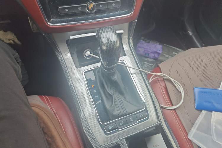 Used Roewe RX5 2016 30T Four-Wheel Drive Automatic Internet Smart Luxury Edition Gear Lever