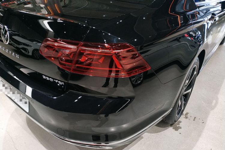 Used Volkswagen Magotan 2025 Revised Version Zhongxiang Edition 330TSI DSG Luxury Trim Right Rear Taillight