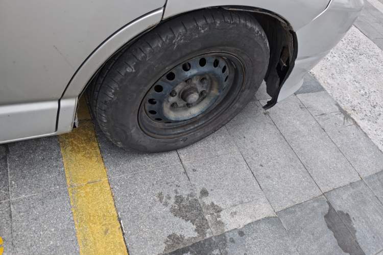 Used Jinbei Grace  Right Front Wheel Hub