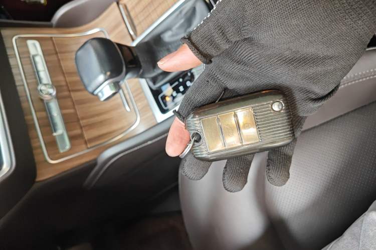 Used Roewe RX8 2019 30T Smart Connectivity Four-Wheel Drive Supreme Flagship Edition Vehicle Key