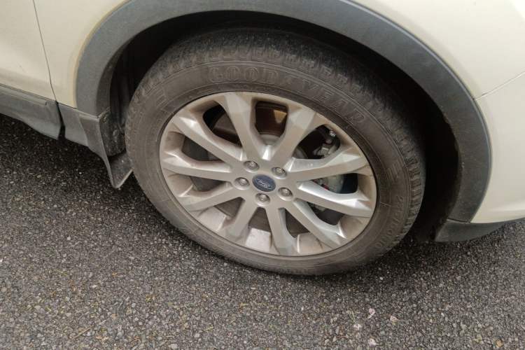 Used Ford Kuga 2015 1.5L GTDi Four-Wheel-Drive Elite Model Right Front Wheel Hub