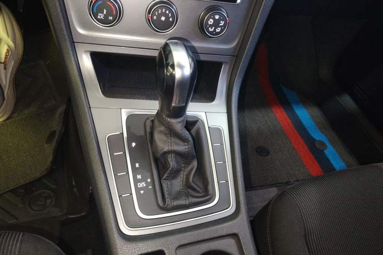 Used Volkswagen Golf 2016 1.6L Automatic Fashion Model
