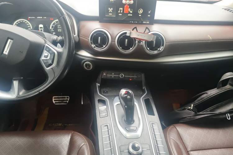 Used Wey VV6 2018 2.0T Two-Wheel-Drive Ultra-Luxury Version China V Standard Audio And AC Panel