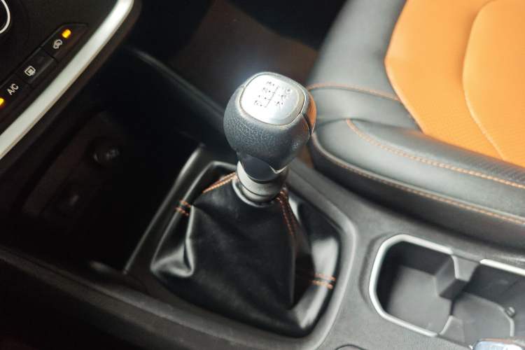 Used Wuling Hongguang S3 2019 1.5L Manual Comfort Model China VI Standard
