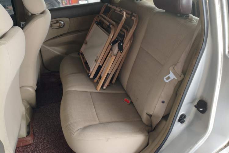 Used Nissan Livina 2010 Jingyue Edition 1.6L Manual All-Around Model Left Rear Seat