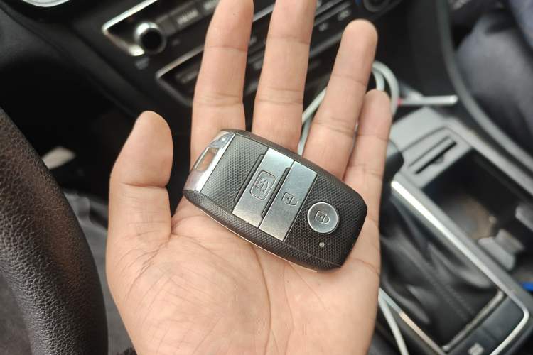 Used Kia K5 2016 2.0L Hybrid LUX Vehicle Key