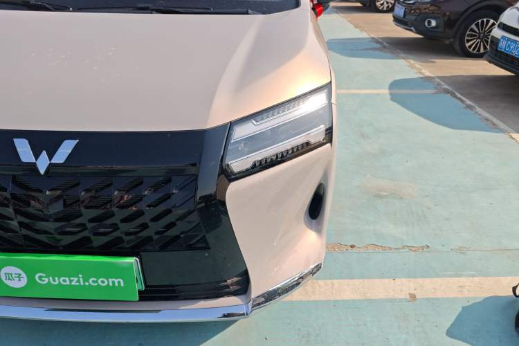 Used Wuling Wuling Starlight 730 2025 Model Plug-in Hybrid 125km Luxury Edition
