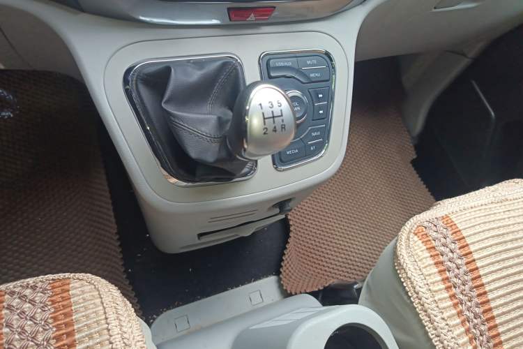 Used JAC Refine M3 2019 IKEA Edition 1.8L Luxury Smart Model Gear Lever