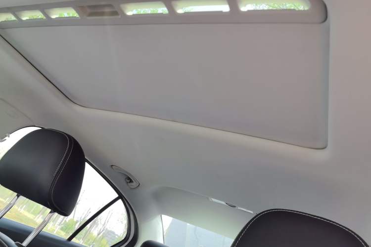 Used Volkswagen Lavida 2015 1.6L Automatic Comfort Edition Headliner