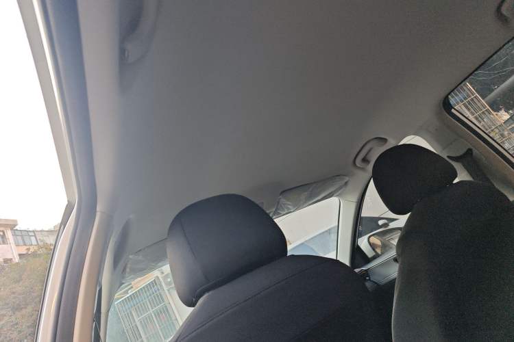 Used Roewe i5 2026 Model 1.5L Manual Comfort Version
