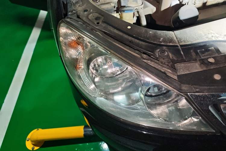 Used Volkswagen Lavida 2011 1.6L Automatic Premium Edition Right Front Headlight