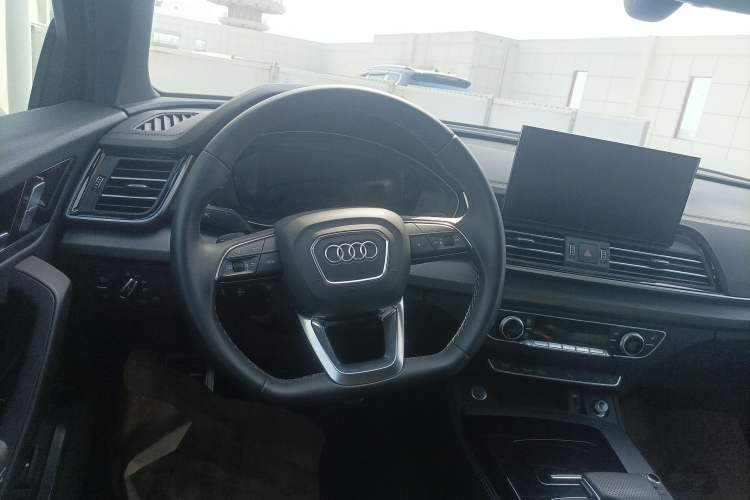 Used Audi Q5L 2025 quattro 45th Anniversary Edition 40 TFSI Sporty and Dynamic Model Steering Wheel