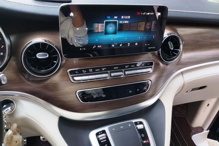 Used Mercedes-Benz V-Class 2022 V 260 L Long-wheelbase Luxury Edition Audio And AC Panel