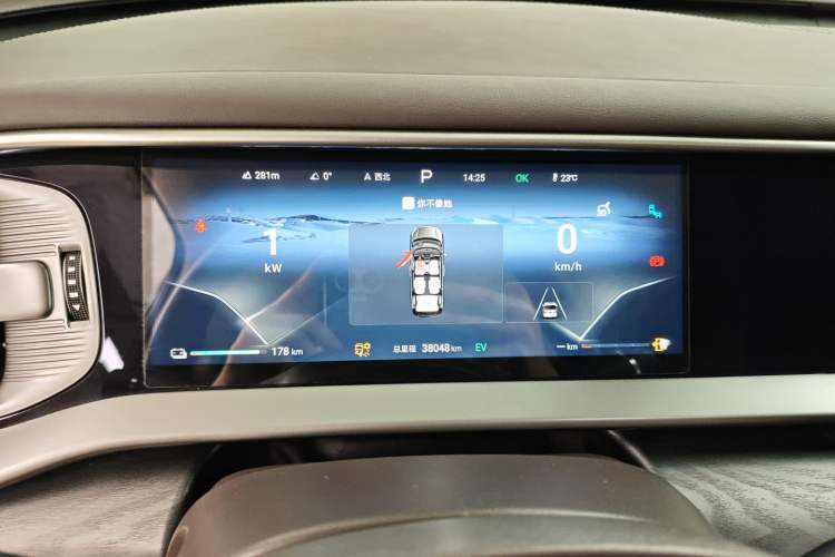 Used Denza D9 2024 DM-i 1050 Luxury Model
