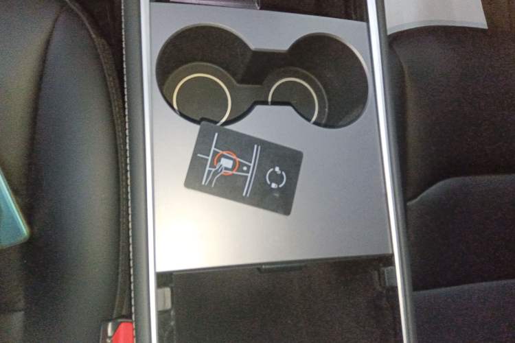 Used Tesla Model Y 2023 Rear-Wheel-Drive Version Interior 1