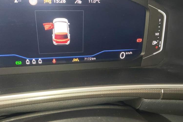 Used Volkswagen T-ROC 2025 Facelifted 300TSI DSG Two-Wheel-Drive Chen Guang Edition Odometer Close Up