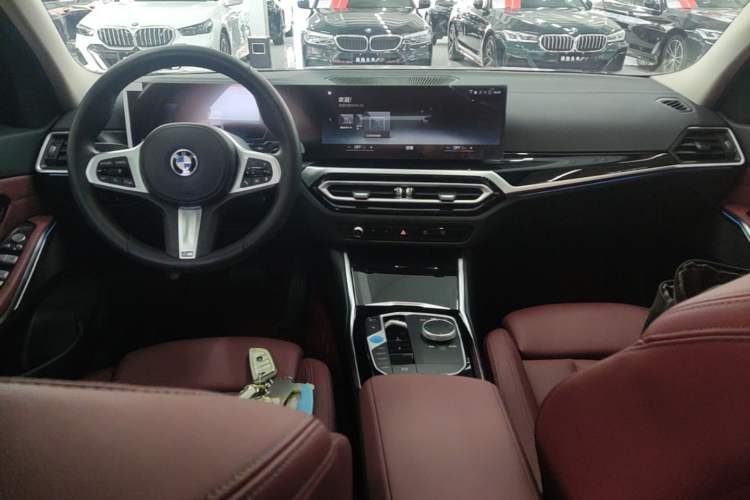Used BMW i3 2022 eDrive 35 L Center Console