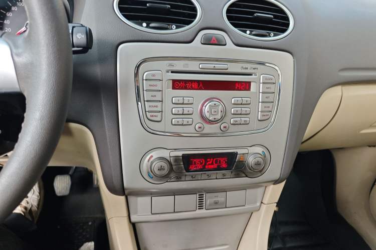 Used Ford Focus 2013 Sedan Classic 1.8L Manual Fashion Edition