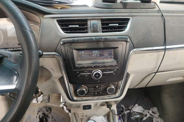 Used Jinbei New Hiace X30L 2016 1.5L Wealth Edition DLCG14 Audio And AC Panel