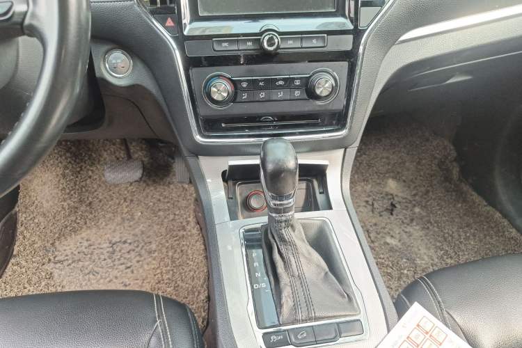 Used Roewe RX5 2016 20T Two-Wheel Drive Automatic Flagship Edition
