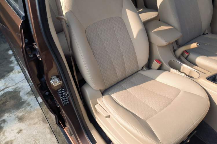 Used Baojun 730 2014 1.5L Manual Standard Version 8 Seats
