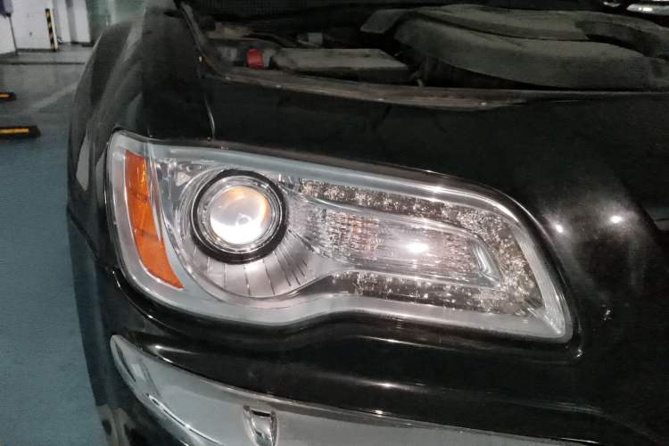 Used Chrysler 300C 2013 3.6L Luxury Edition
