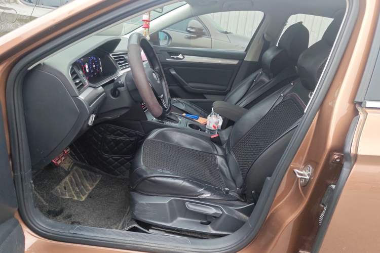 Used Volkswagen Lamando 2018 230TSI DSG Fashion Edition Left Front Seat